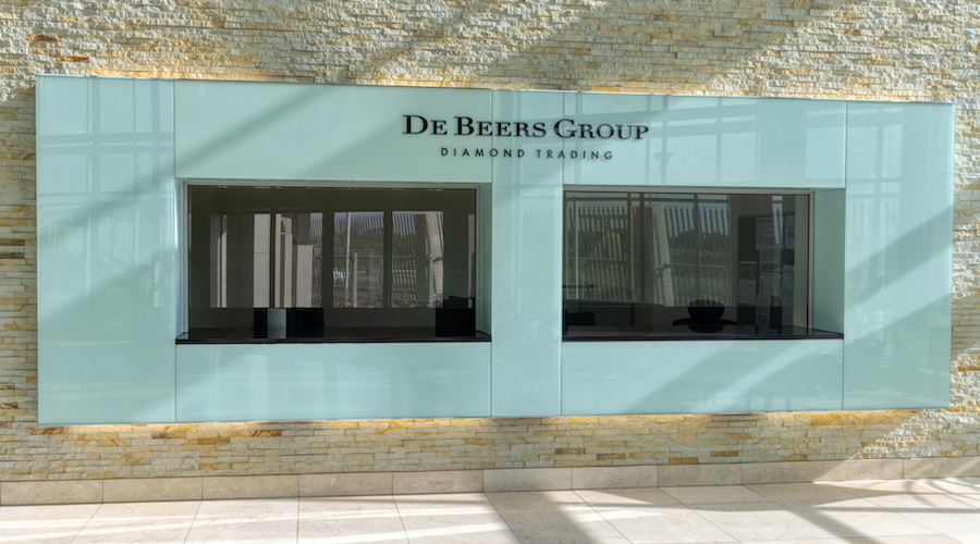 Anglo American names preferred bidder for De Beers stake as Botswana weighs options for future ownership.