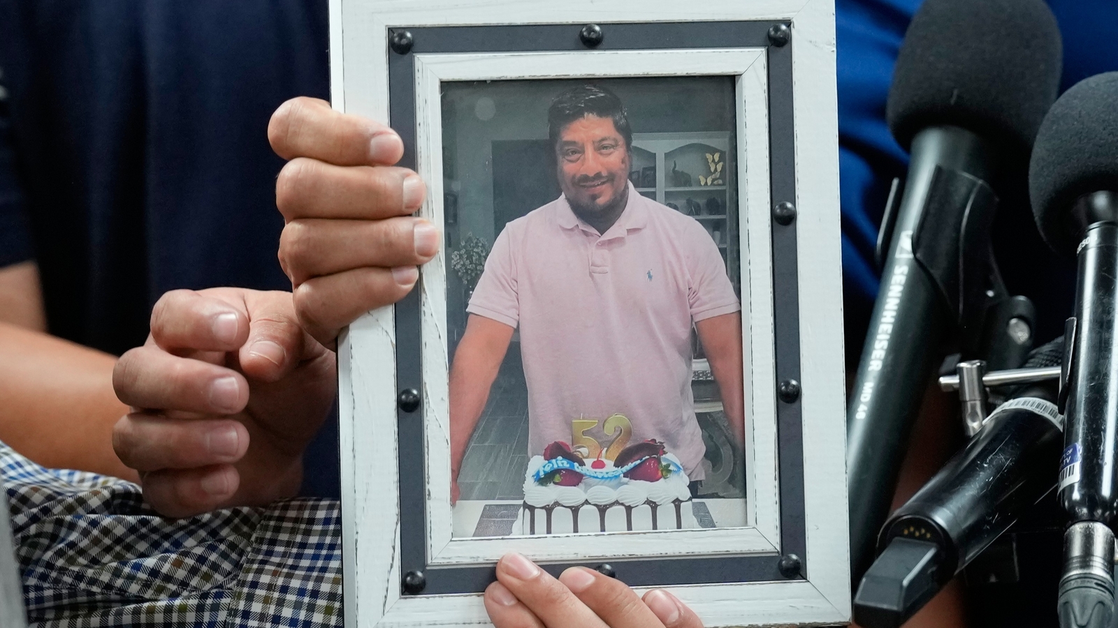 ICE Agent Shoots Mexican Constructor Lorenzo Salgado Araujo in Houston, Raising Questions