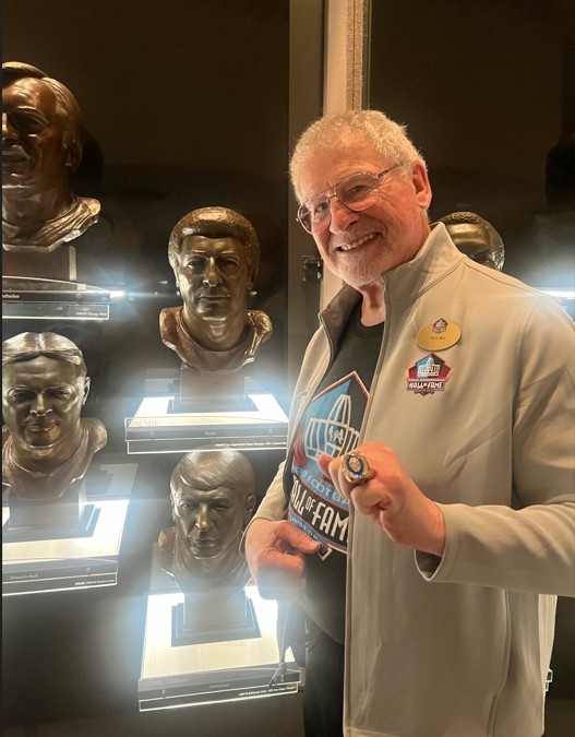 Pro Football Hall of Famer Ron Mix Urges Mentorship for Young Athletes' Post-Career Success