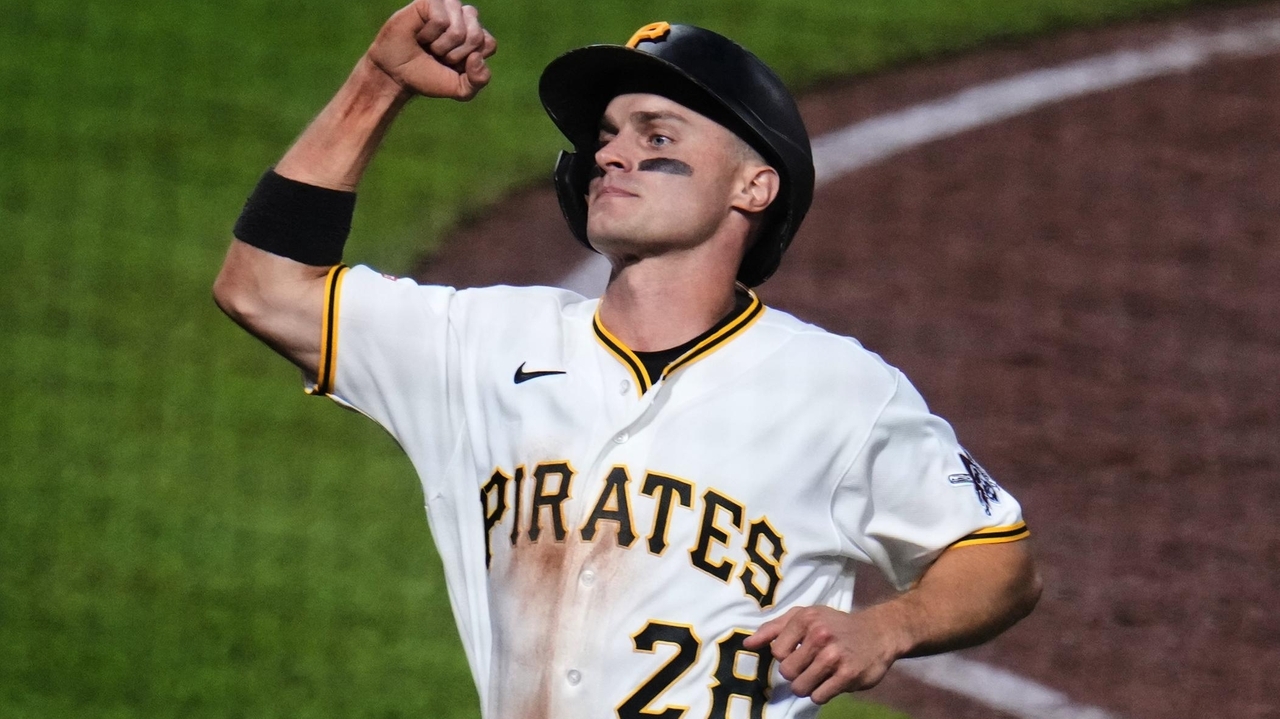 Lowe's 10th-Inning Walk-Off Single Lifts Pirates Past Diamondbacks 3-2, Ties Wild-Card Race