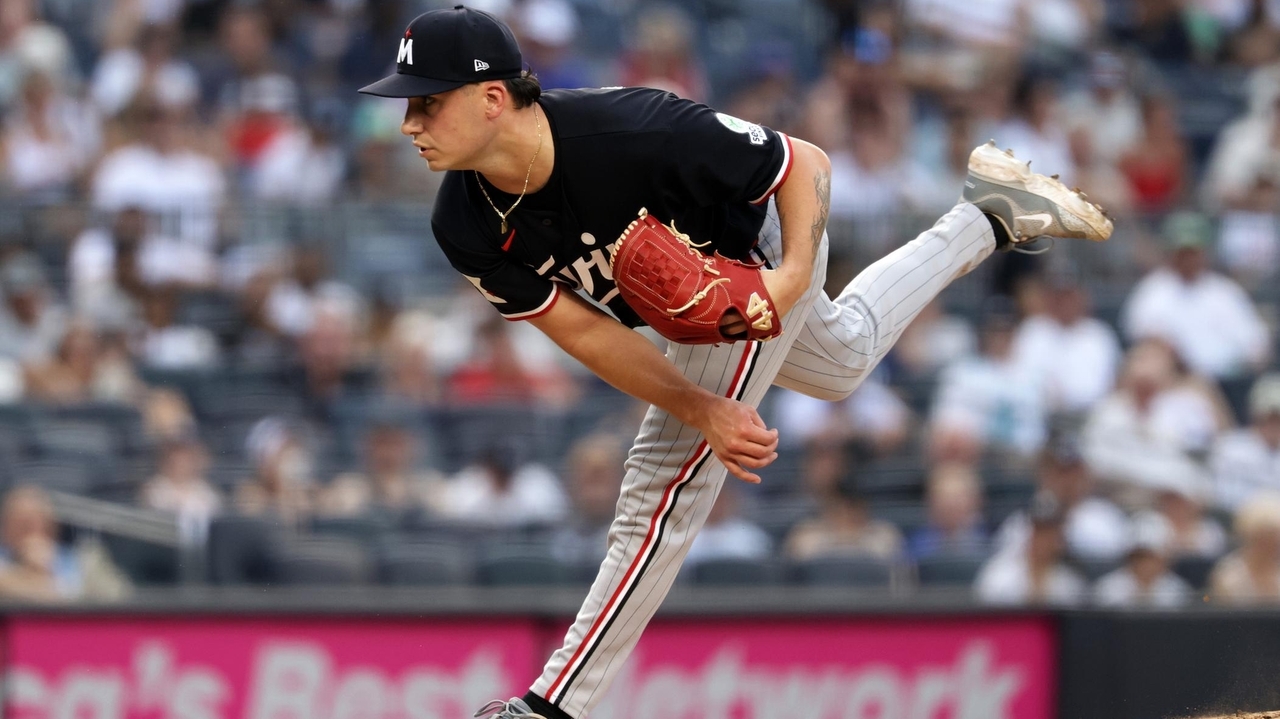 Minnesota Twins' Mike Paredes scratched with oblique strain; rookie Kendry Rojas steps in to start.