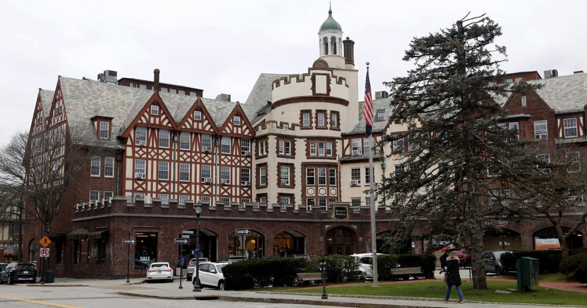 Scarsdale, New York Tops List of America's 10 Wealthiest Suburbs by Income