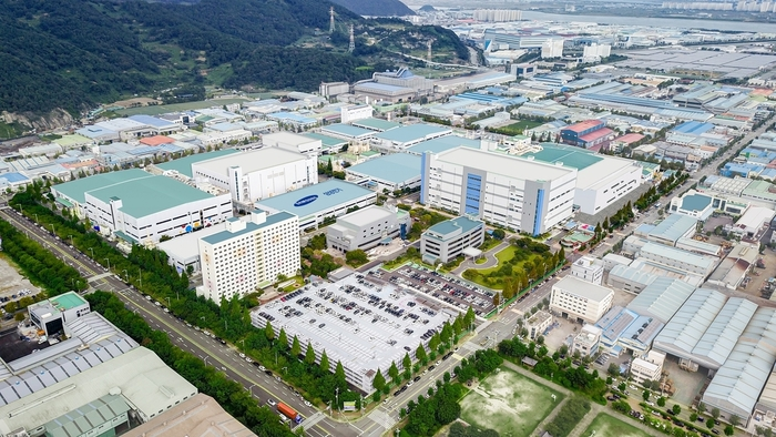Samsung Electro-Mechanics expands AI infrastructure role with significant long-term MLCC supply contracts for 2027.