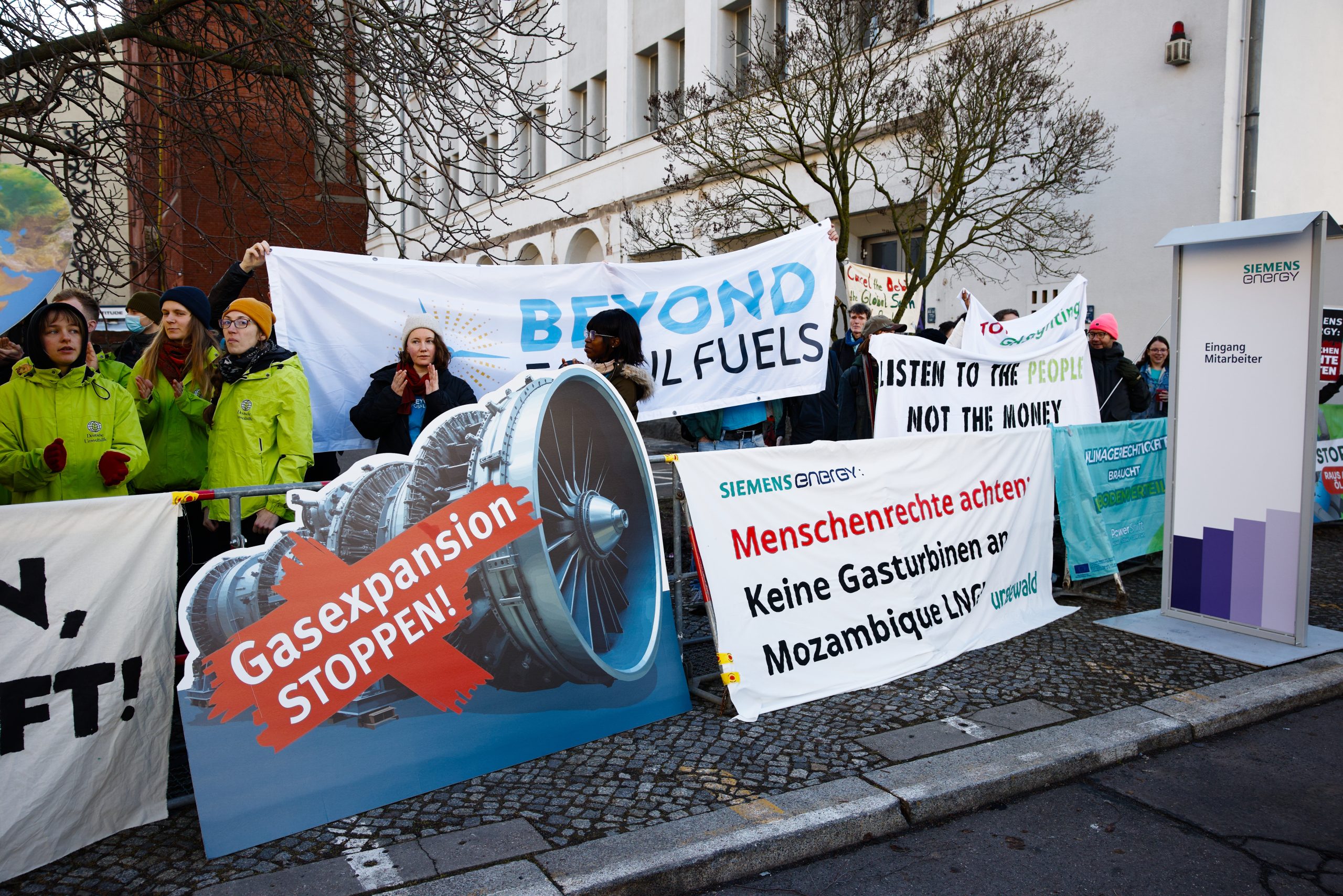 Siemens, FuelCell Energy Partner to Accelerate 100+ MW Fuel Cell Deployments for Data Centers