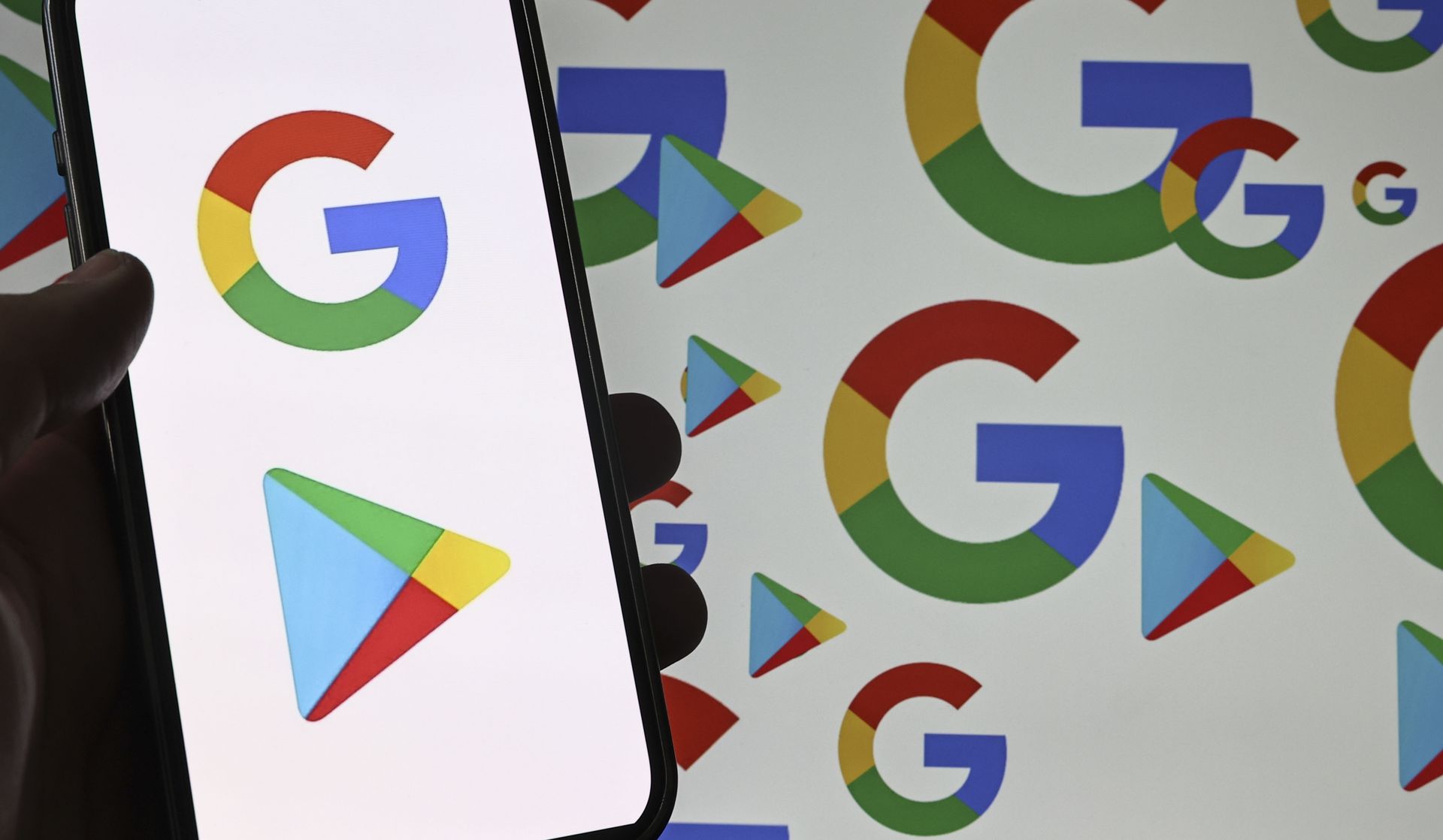EU Sanctions Tighten Grip on Russian Tech, Removing VK Apps from Google Play