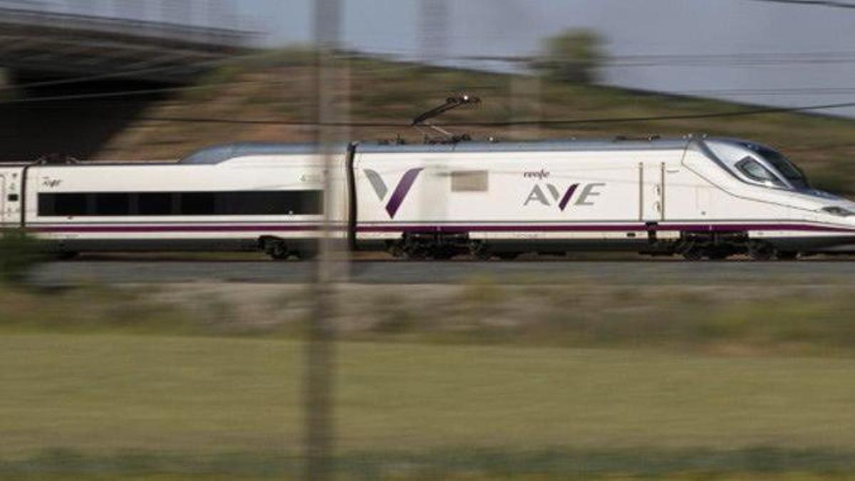 High-speed rail service suspended between Madrid and Andalusia due to a fire in Córdoba