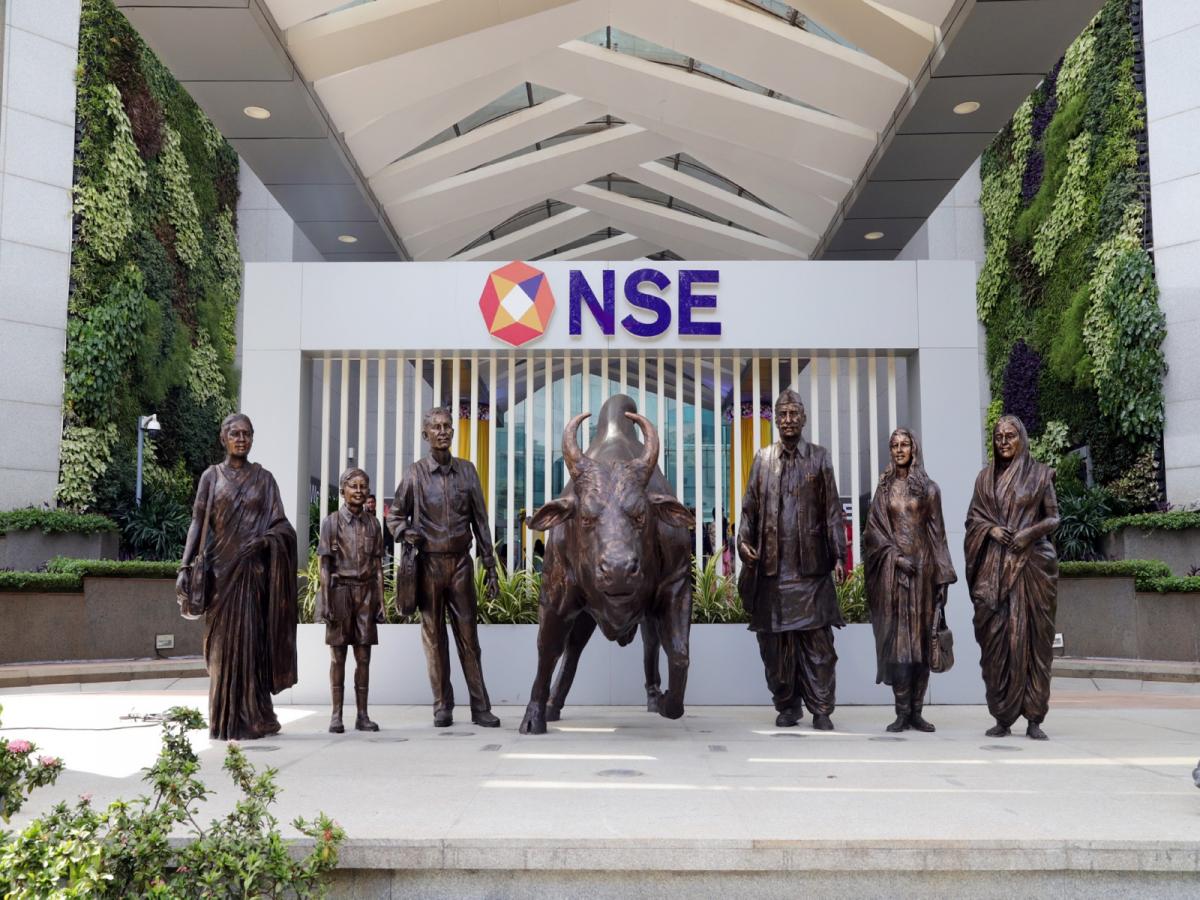 Indian Equities Open Higher, Led by Strong Banking Sector Rally and FII Buying