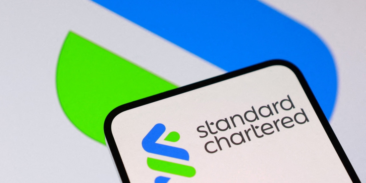 Standard Chartered Posts Record H1 Profit and $1 Billion Buyback Amid Efficiency Push