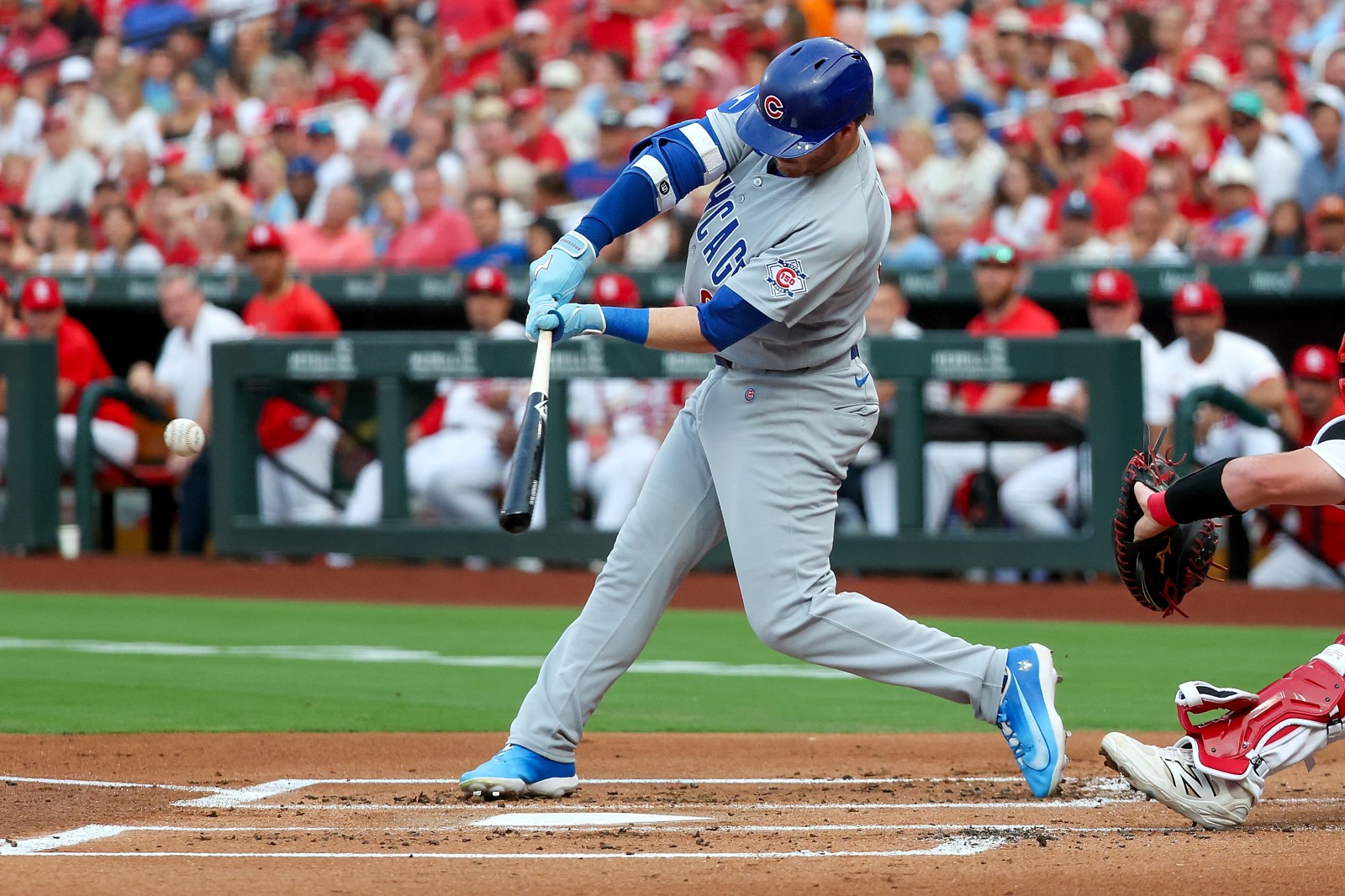 Chicago Cubs Secure Dominant 10-2 Victory Over Cardinals After Early Seven-Run Surge