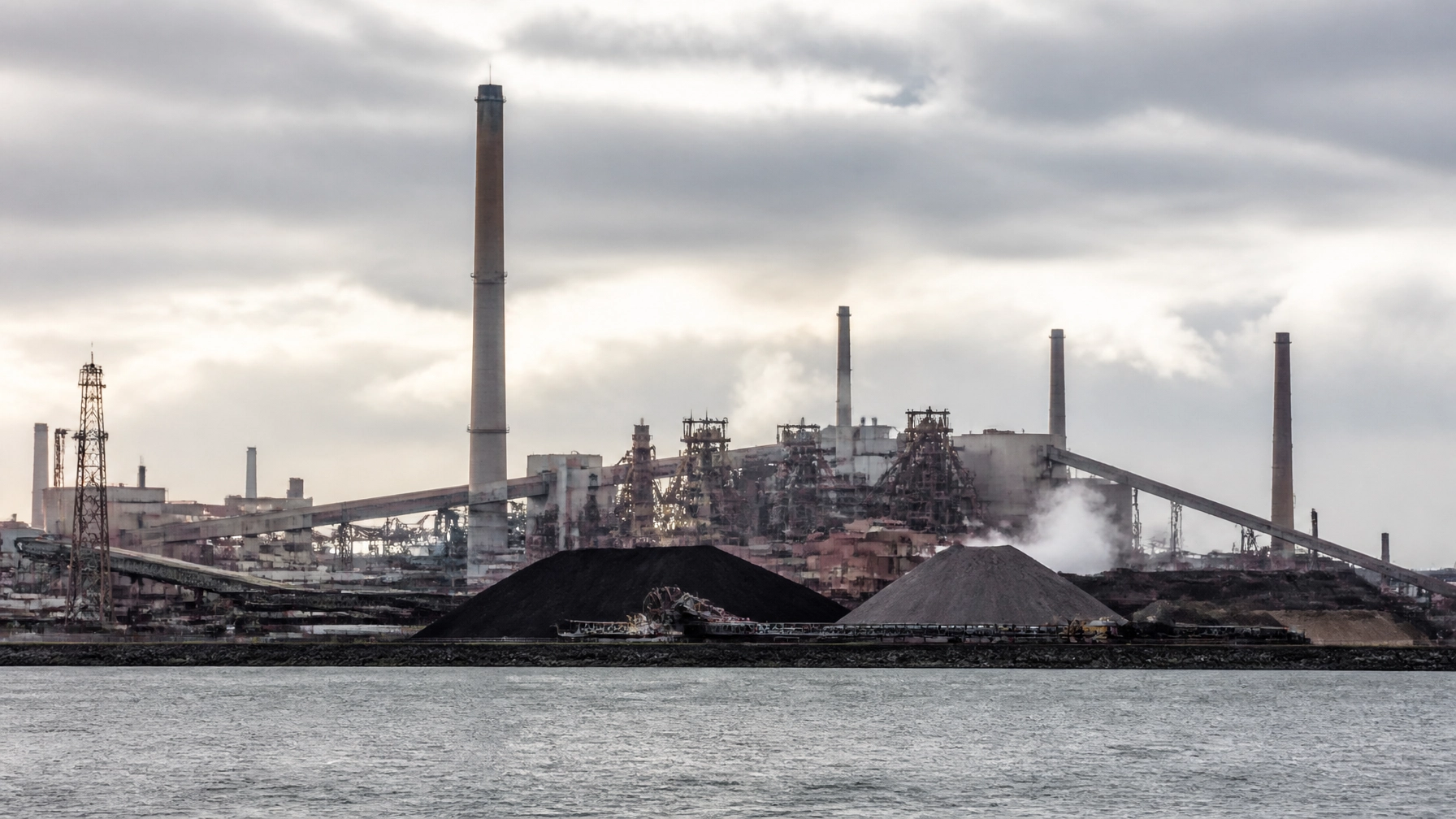 Tasmania's Liberty Bell Bay Smelter Ordered Closed After Buyer Funding Collapse, Threatening 250 Jobs