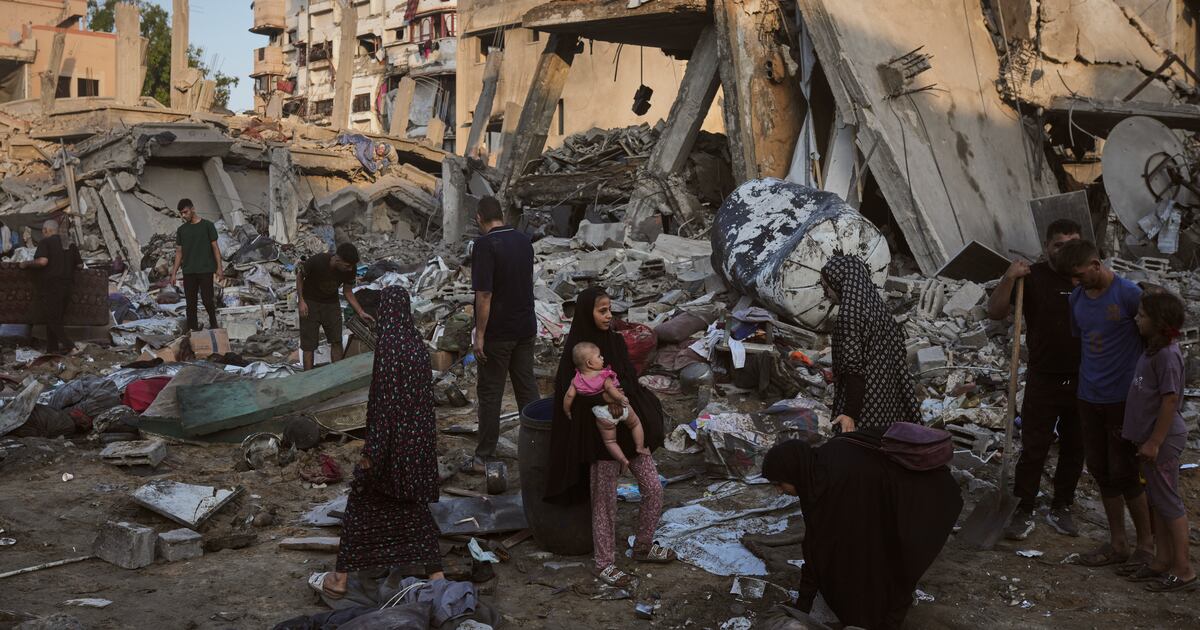 Trump Announces Historic Deal for Hamas Disarmament and Israeli Withdrawal from Gaza, Challenges Remain