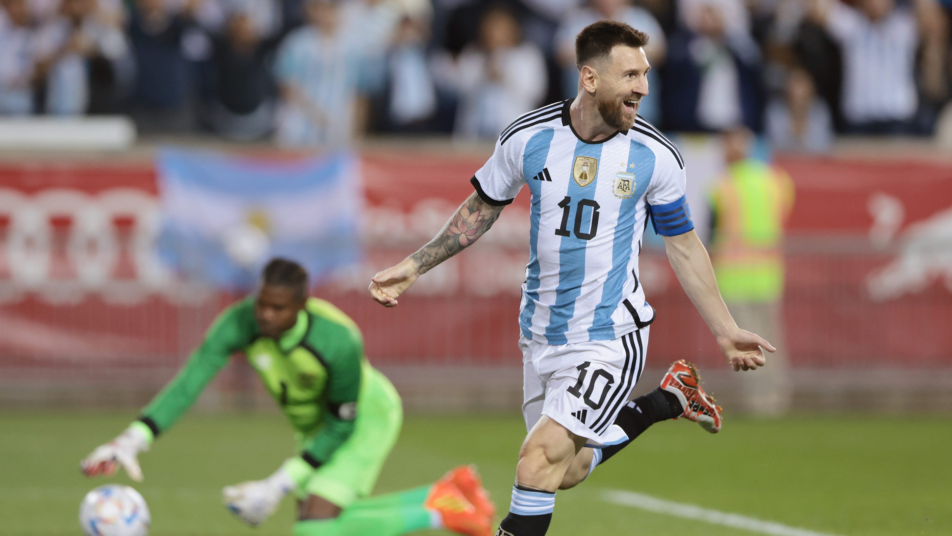 Iconic Selfie Unites Messi, Brady, Djokovic Amid World Cup Final Buzz
