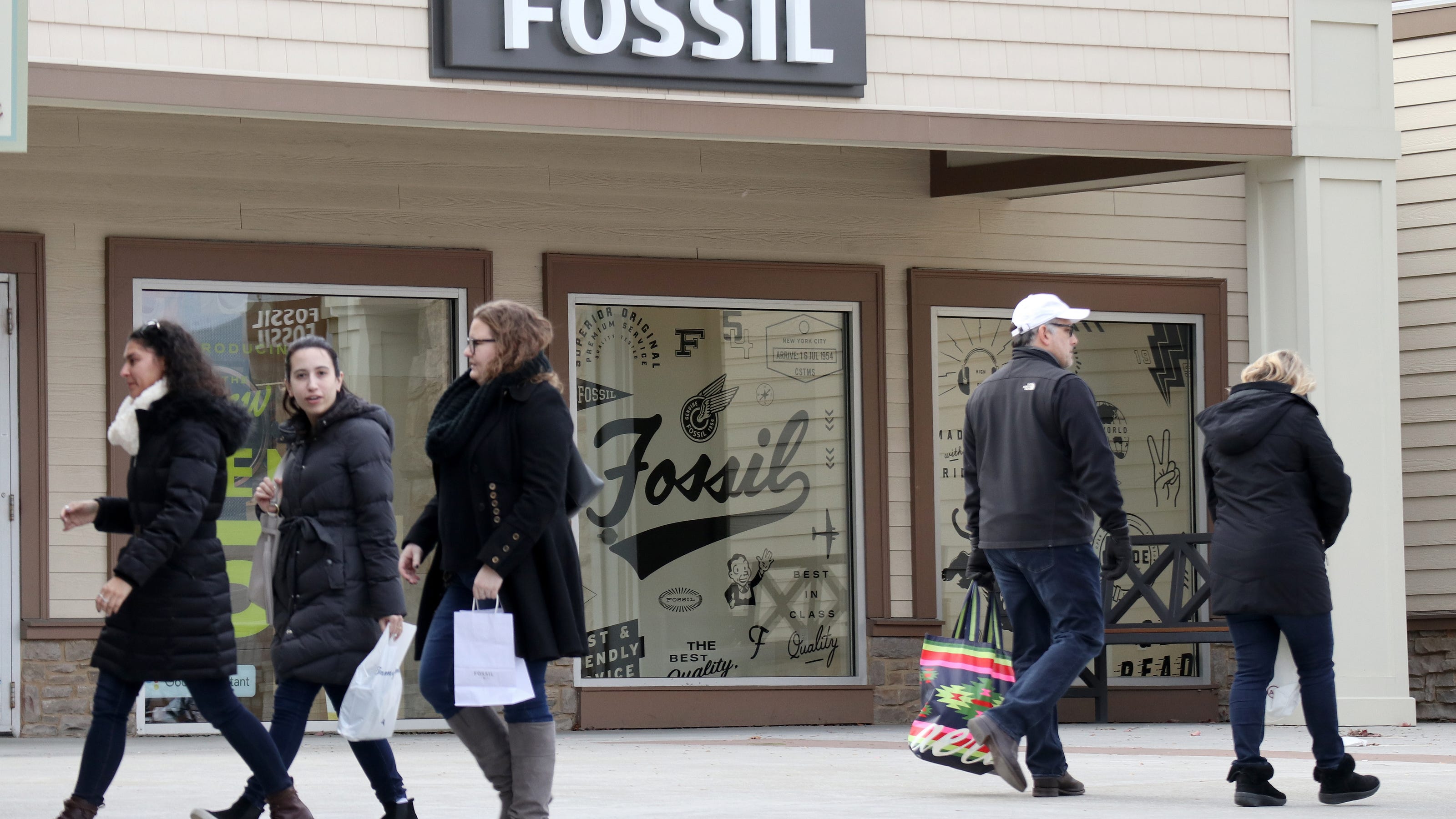 Fossil Group to Close 15 More Stores in 2026 as E-Commerce Grows
