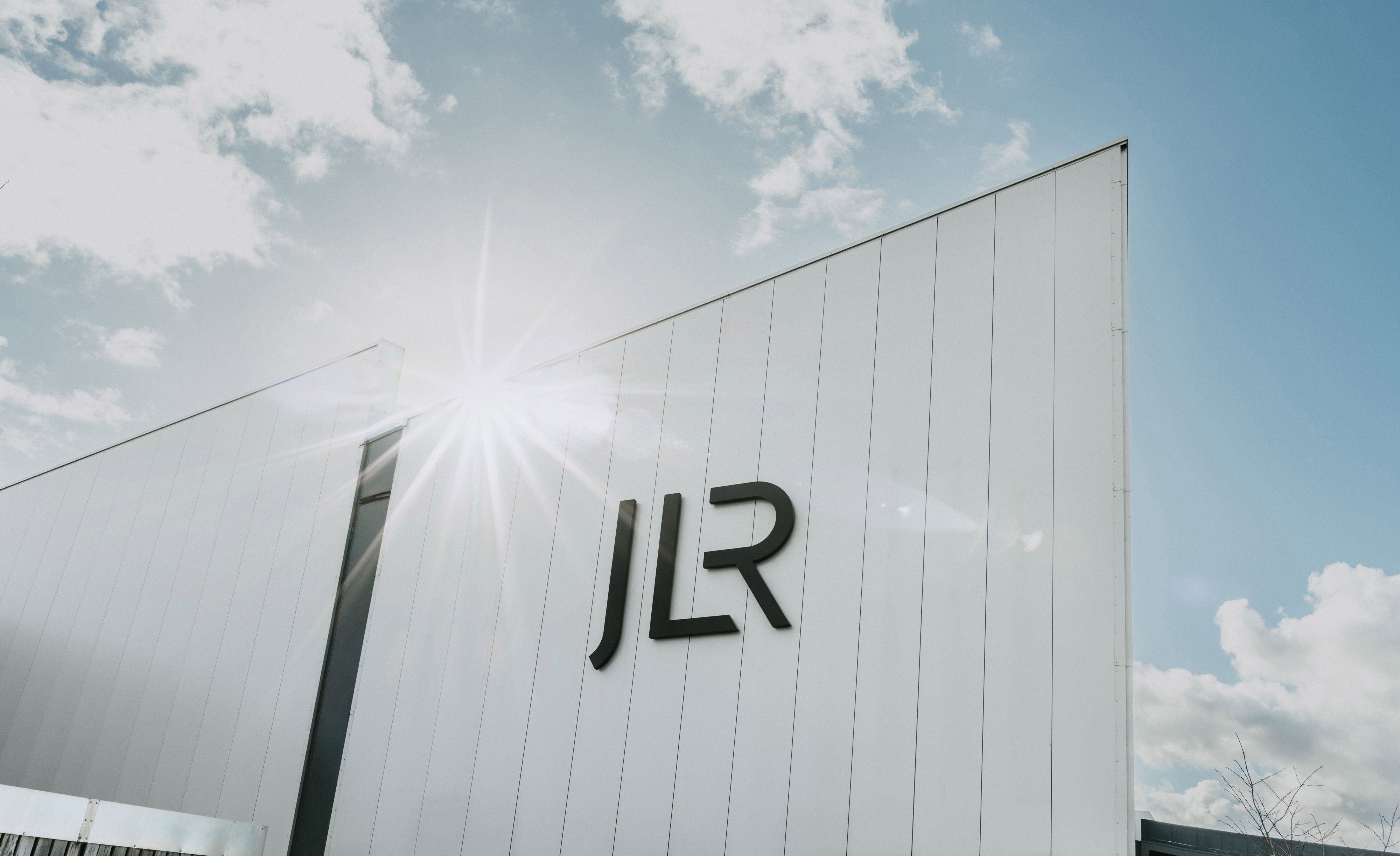 JLR Plans Up to 300 Midlands Job Cuts Amid EV Transition and Restructuring
