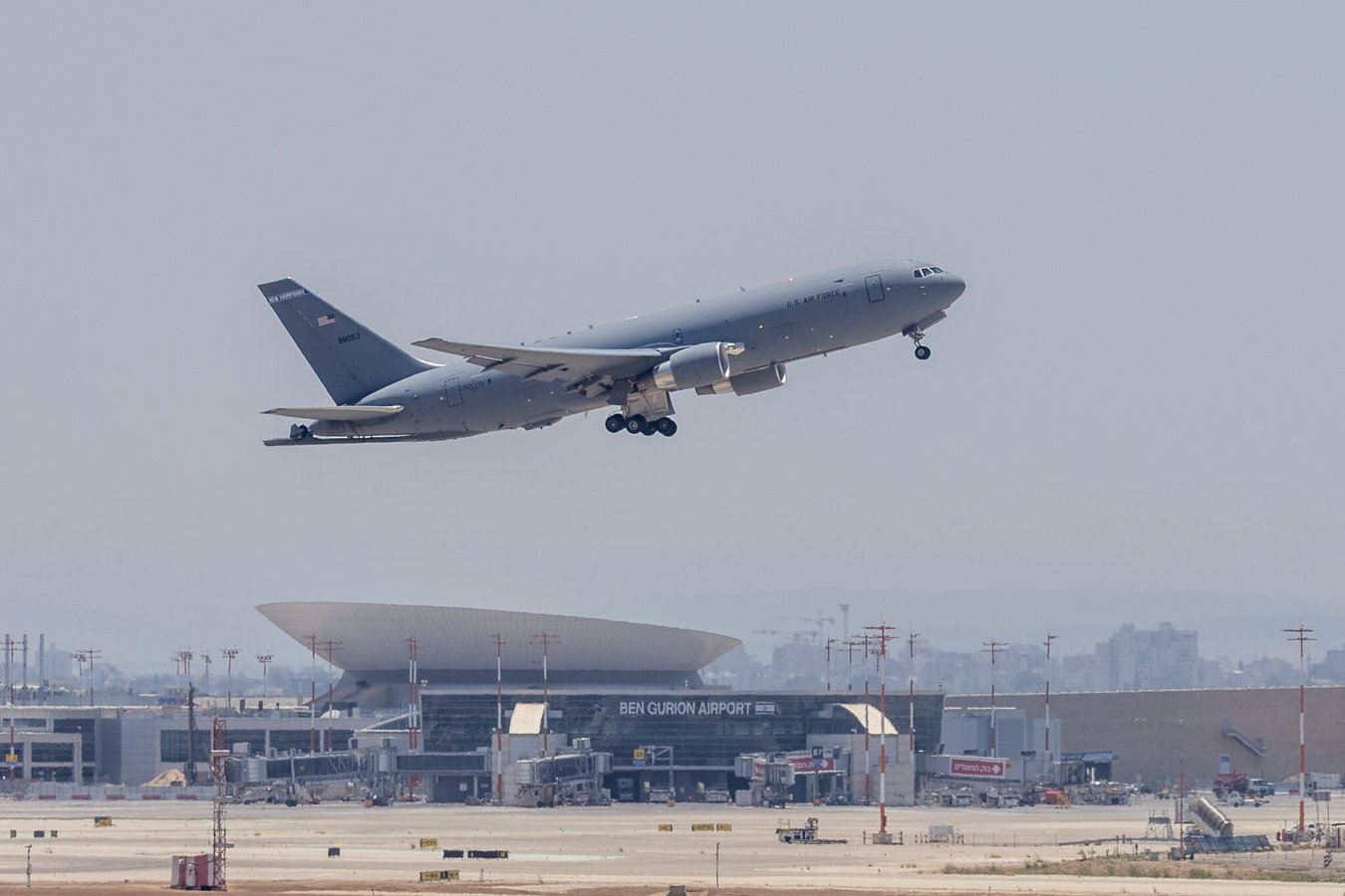 US Reportedly Sends Dozens of Refueling Aircraft to Israel Amid Potential Iran Strike Decision