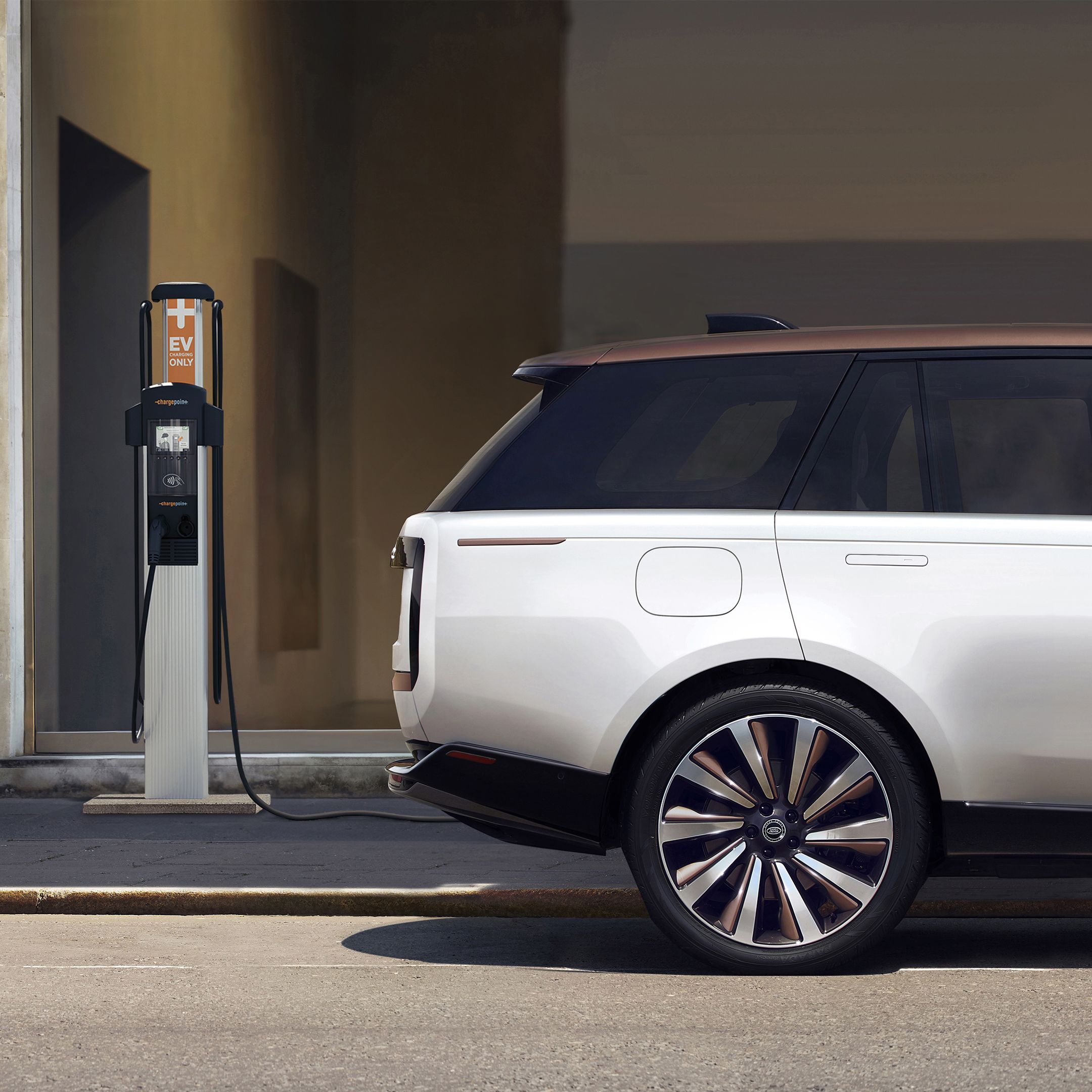 JLR Partners to Expand EV Charging to 1 Million Across Europe, Boosting Customer Convenience