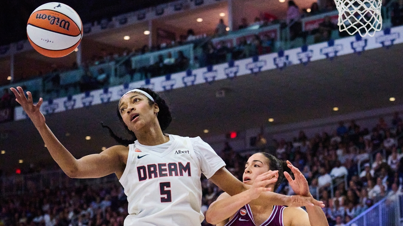 Atlanta Dream Overcome Reese Injury to Beat Sky 93-91 on Canada's Buzzer-Beater