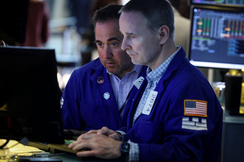 US Stock Futures Slide as Chip Selloff, Netflix Guidance, and Geopolitical Risks Weigh on Markets
