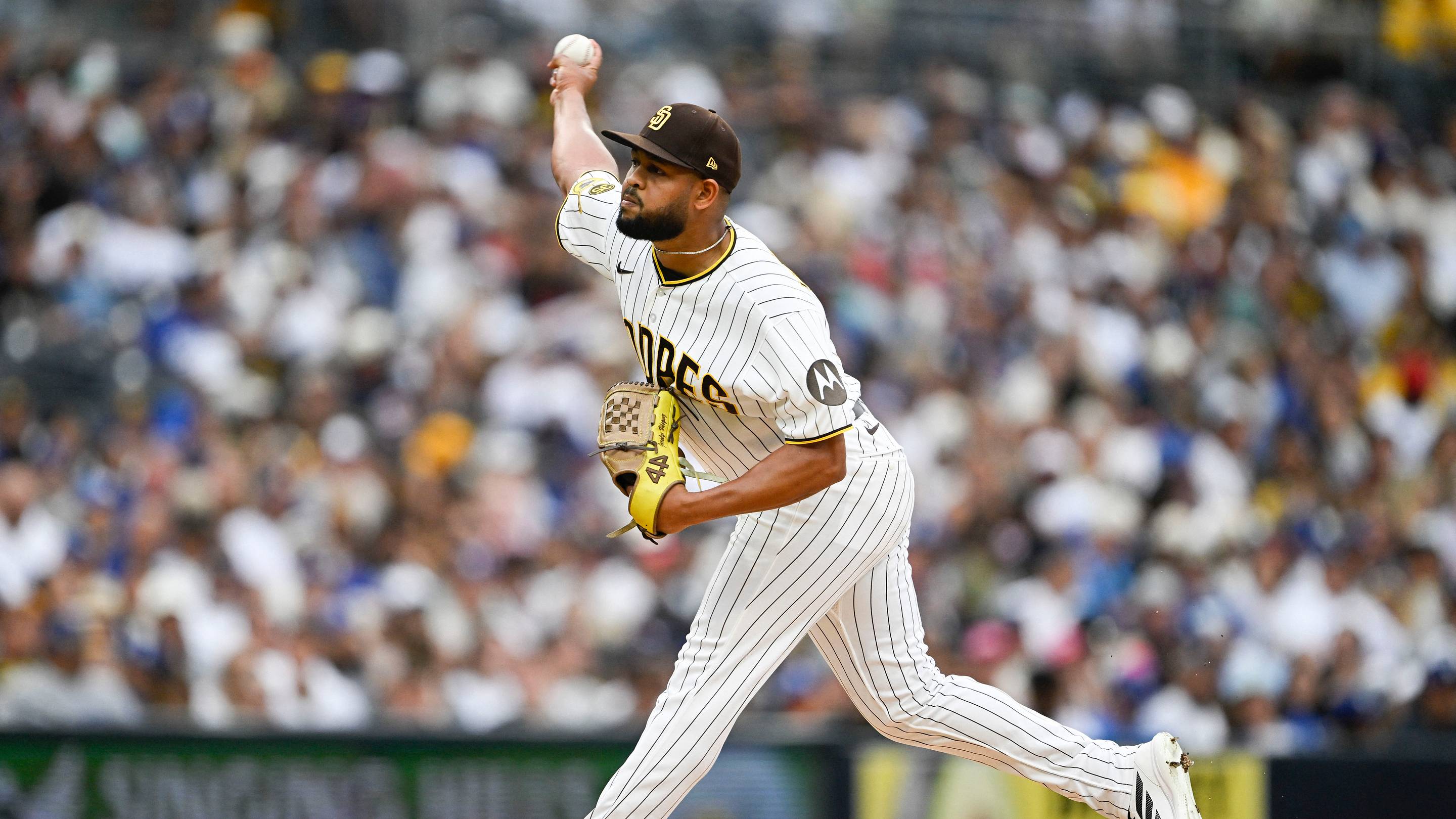 Padres Pitcher Randy Vásquez Faints After Comebacker Hit, Hospitalized for Precautionary Testing