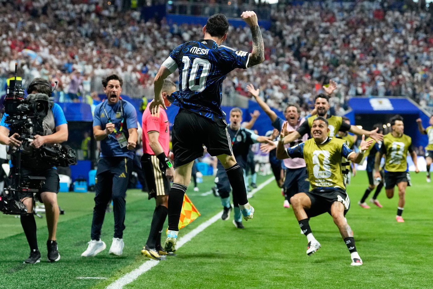 Argentina Mounts Late Comeback to Defeat England 2-1, Advances to World Cup Final