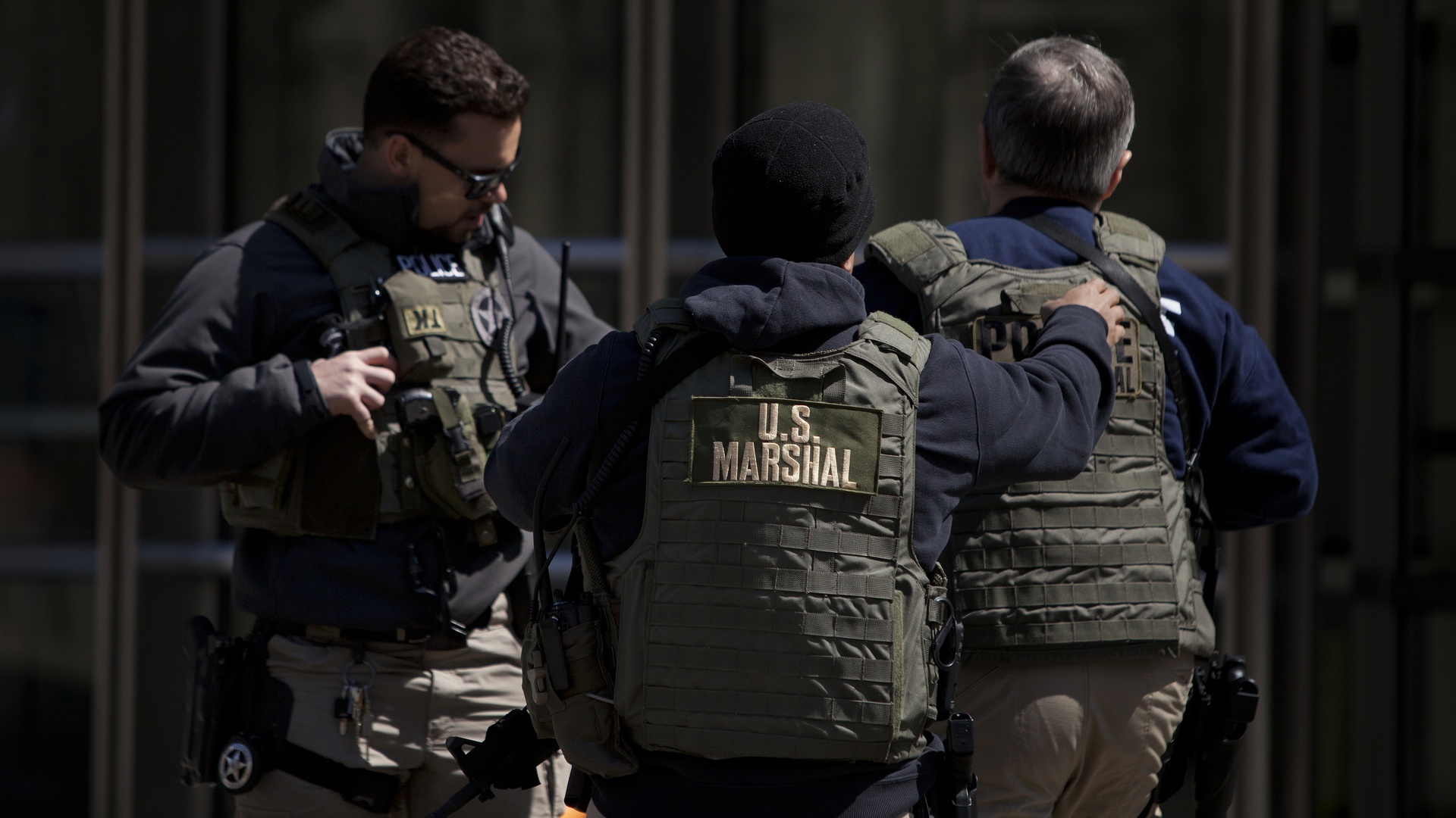 U.S. Marshal Fatally Shot During Alexandria Fugitive Arrest, Suspect in Custody After Standoff