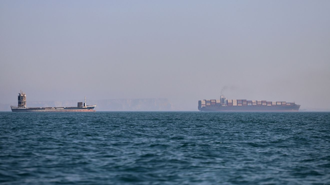 Oil Prices Rise as U.S. Revokes Iran Waiver Amid Escalating Strait of Hormuz Strikes