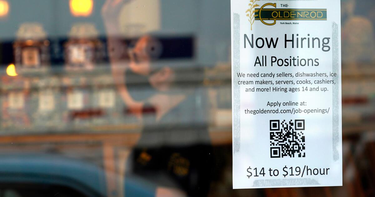 US Jobless Claims Fall to 208,000, Signaling a Resilient Yet Cooling Labor Market