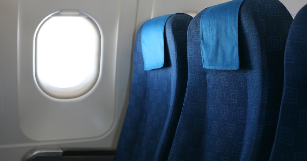 United Airlines Faces Lawsuit Alleging It Sold Window Seats Next to Solid Walls