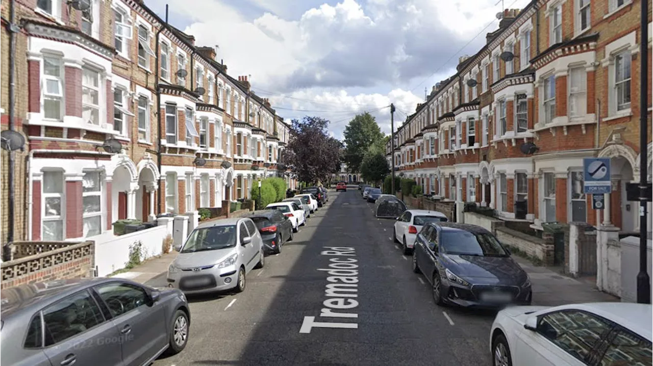 Police Arrest Six Men as Investigation into Fatal Stabbing in Clapham Continues