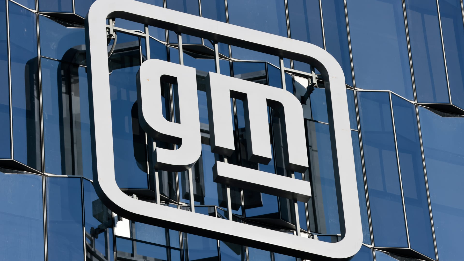 Jefferies Upgrades GM and Ford to Buy, Citing Strong Q2 Results and Brighter Outlook