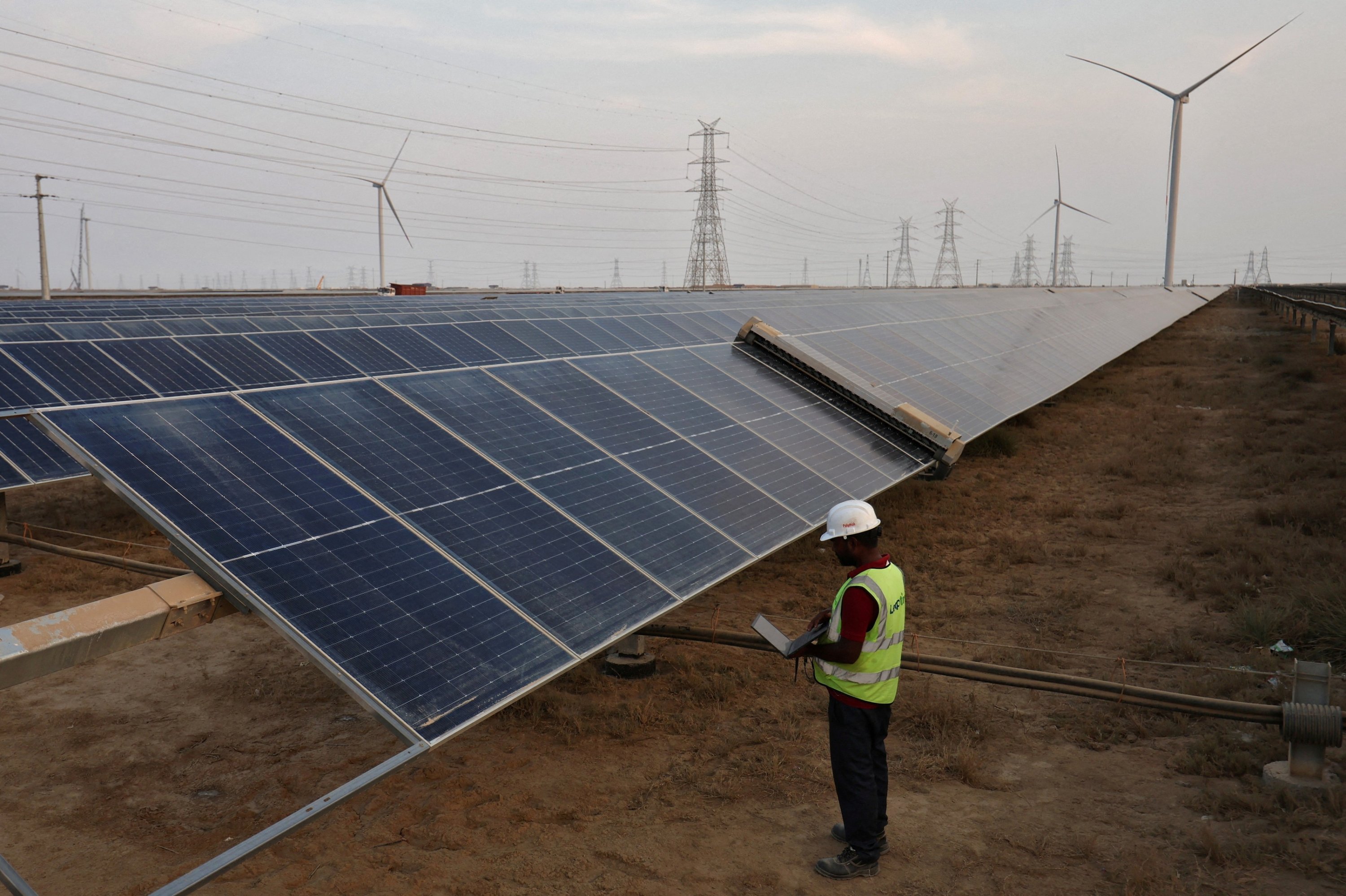 India's Domestic Solar Cell Rule Halts Production, Drives Costs Amid Supply Shortage