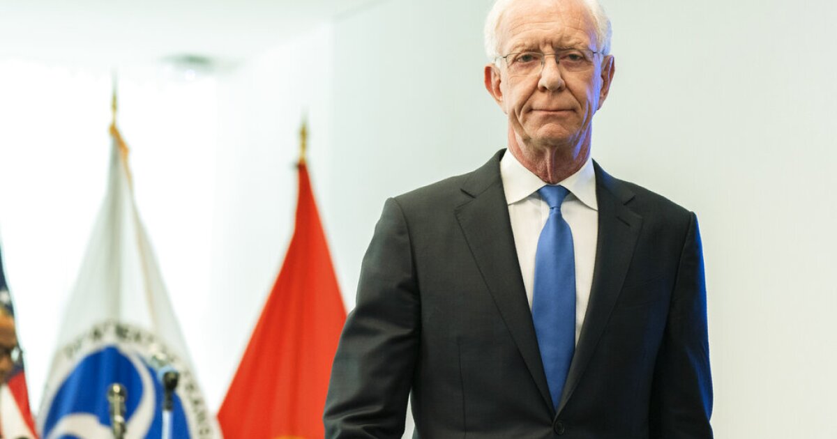 Miracle on the Hudson pilot Sully Sullenberger reveals early Alzheimer's diagnosis.