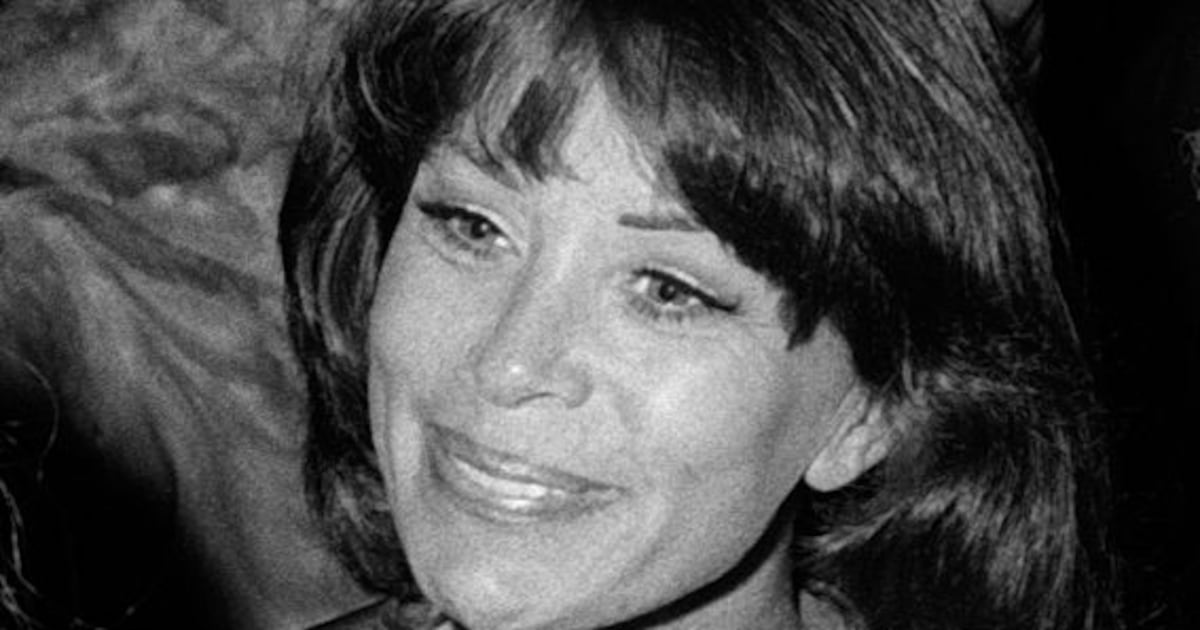 Jennifer Grey's Mother, Actress Jo Wilder, Dies at 94 'On Her Own Terms' After Cancer News