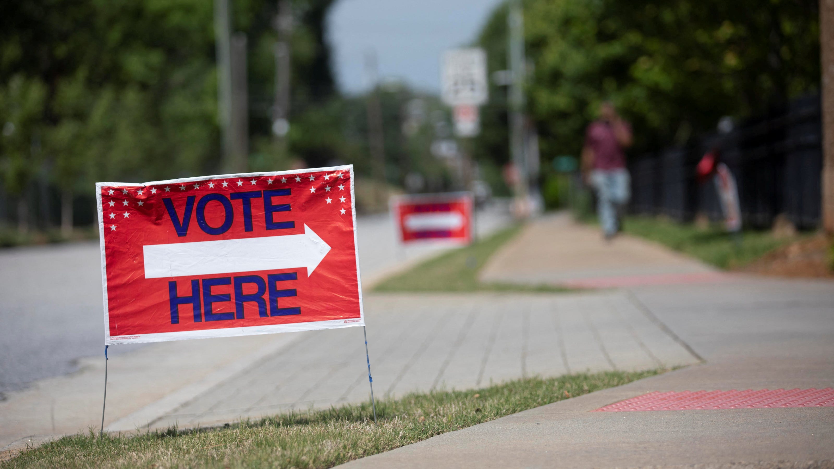 Research reveals internal fractures within both Democratic and Republican parties, hindering consensus and risking inflexibility.