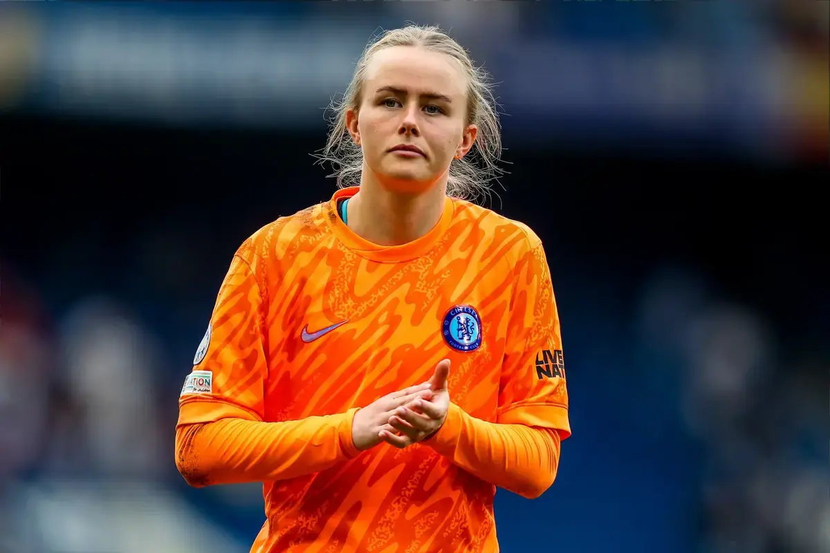 England's No.1 Hannah Hampton Signs New Chelsea Deal Amidst Club Rebuild