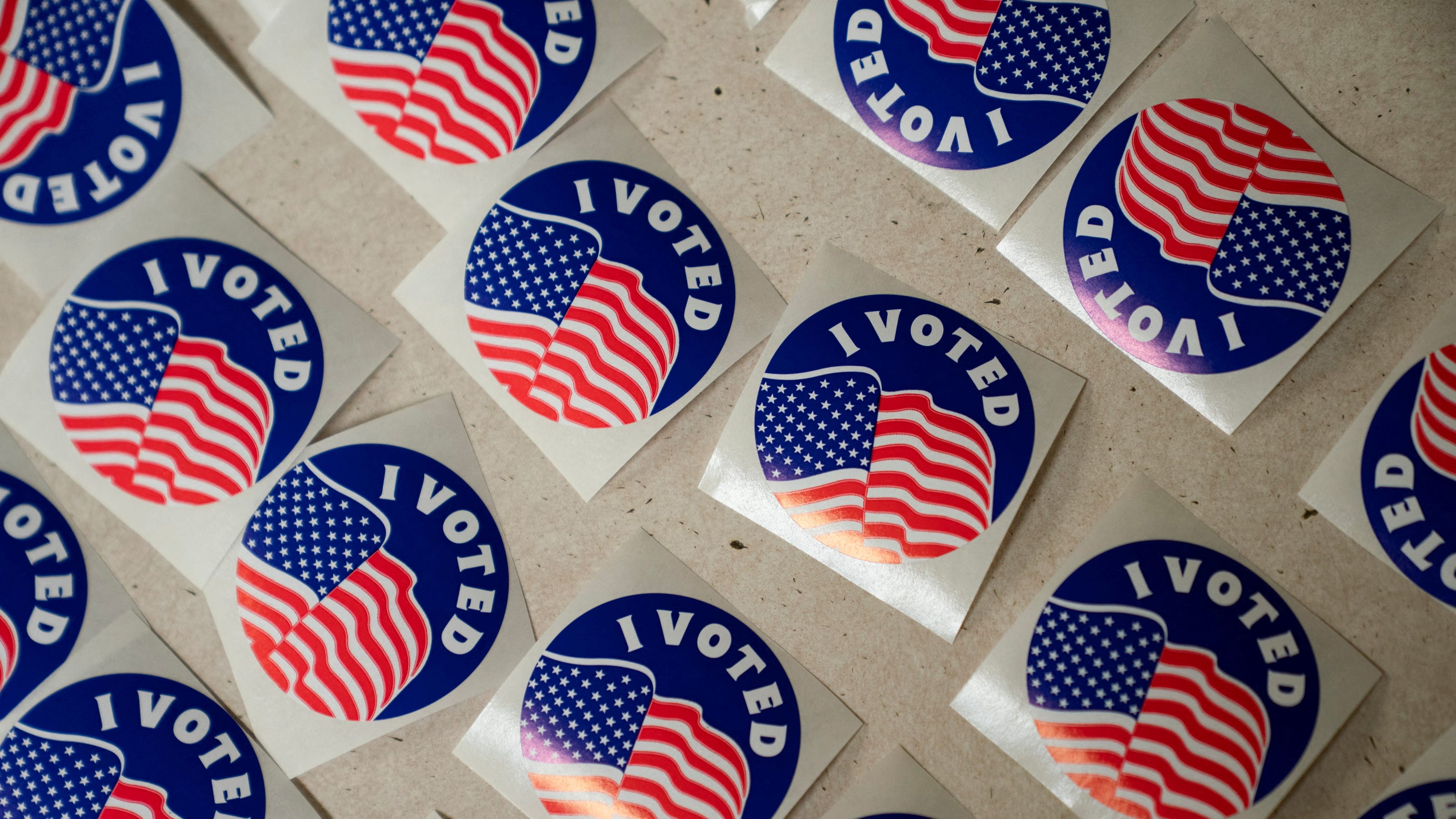 Democrats Show Poll Lead for Midterms, But Republican Redistricting Wins Create Uncertainty