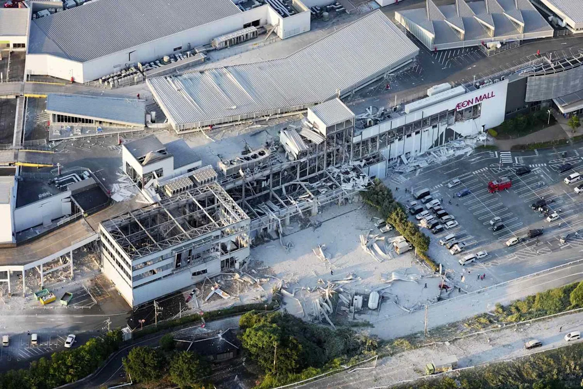 Powerful 7.1 Quake Rocks Kumamoto; Mall Collapses, Trapping Shoppers