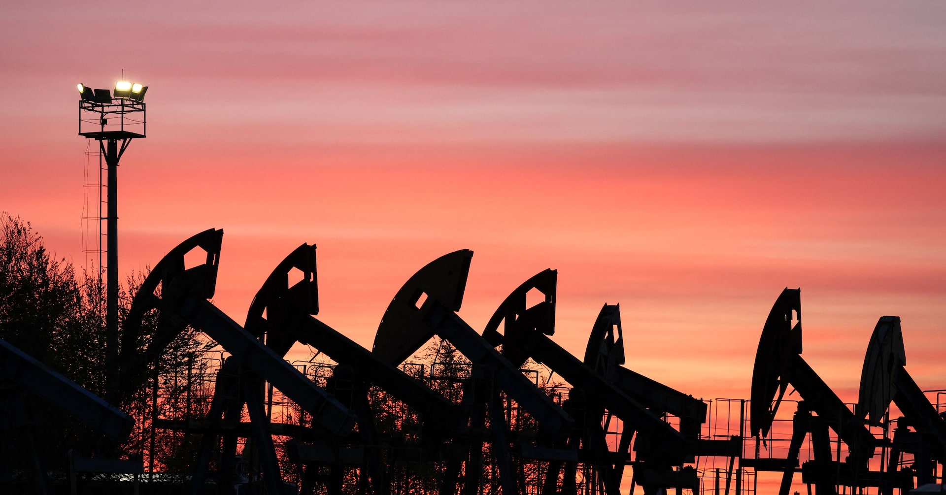Global Oil Prices Fall After US Halts Iran Strikes, Easing Supply Disruption Fears