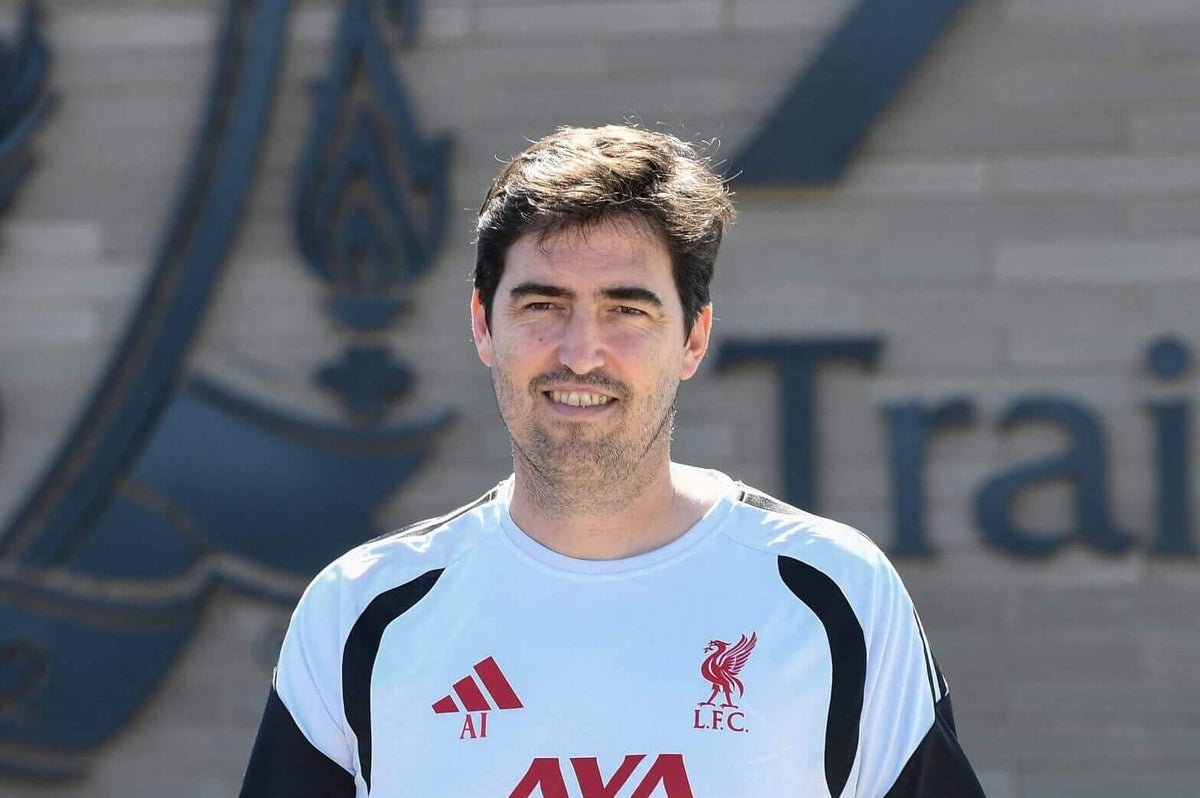 New Liverpool Coach Iraola Demands More Signings to Rebuild Squad Depth After Veteran Exits