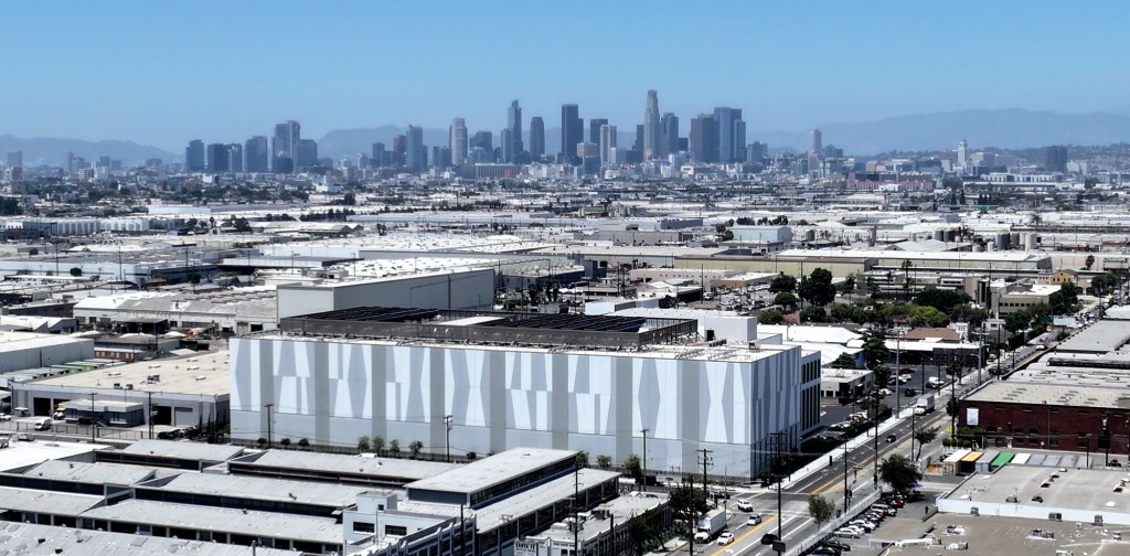 Caltech Professor Proposes Cities Negotiate Deals to Mitigate Data Center Environmental and Economic Impacts