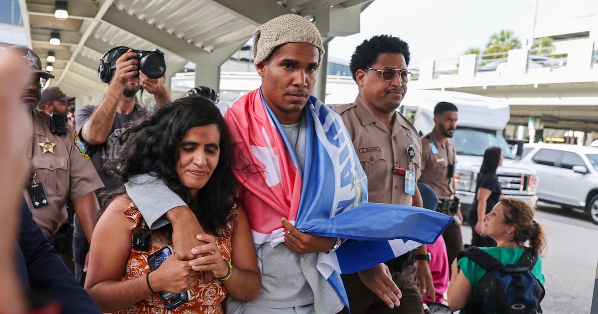 Exiled Cuban Dissident Artist Arrives in U.S. After Five-Year Prison Sentence
