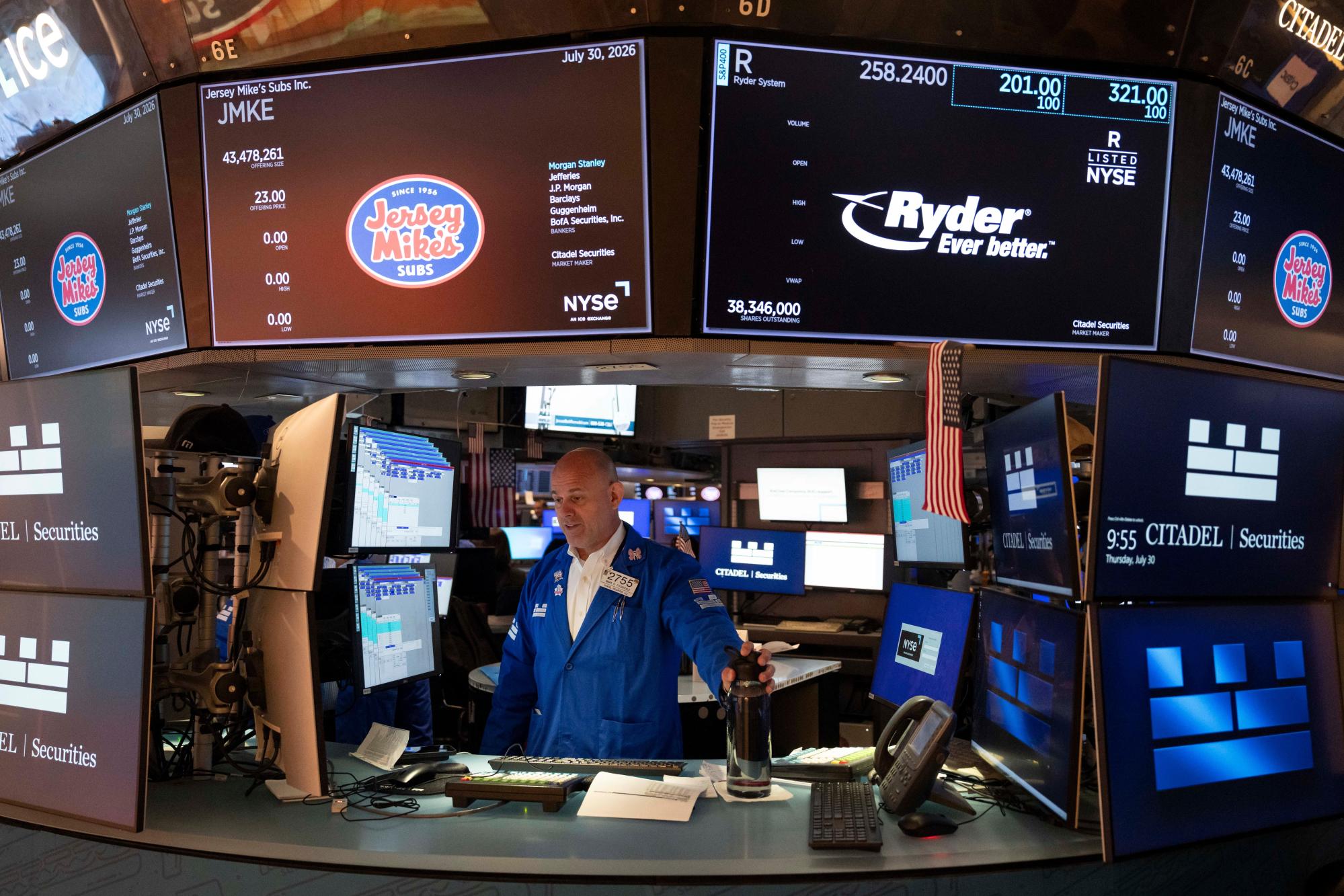 Wall Street and Global Markets Rise as Tech Jumps Despite Inflation Concerns