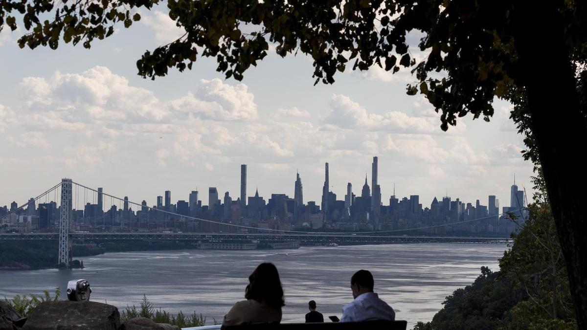 New York skyscrapers evacuated after structural issues found in 37-story building under construction