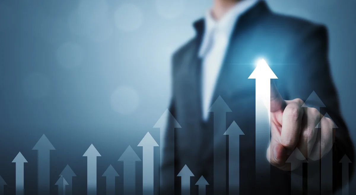 Plus500 Reports 12% H1 Revenue Jump, Fuels Growth with Customer Surge and Expansion