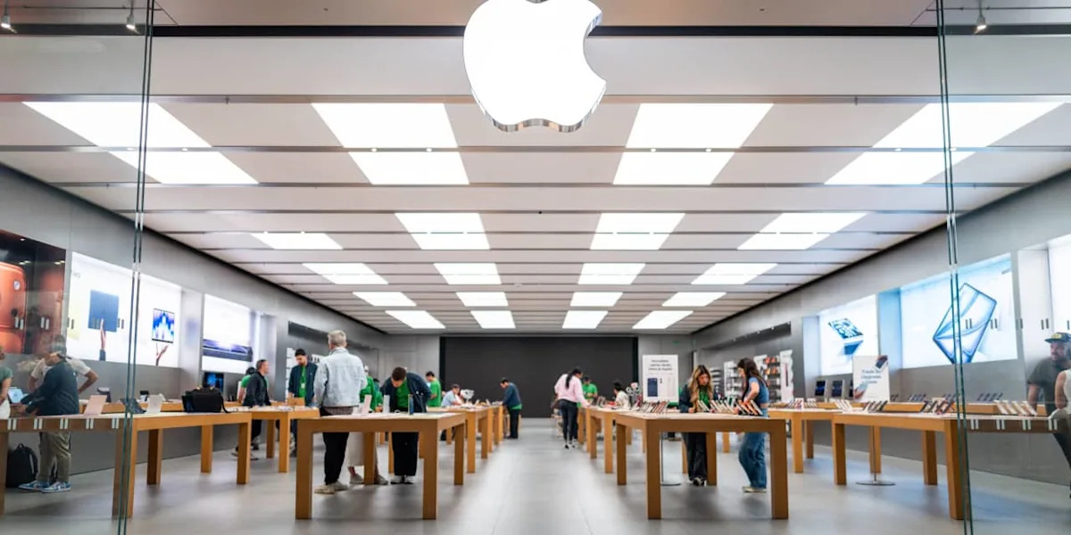 KeyBanc Downgrades Apple to Underweight, Citing Growth and Valuation Concerns