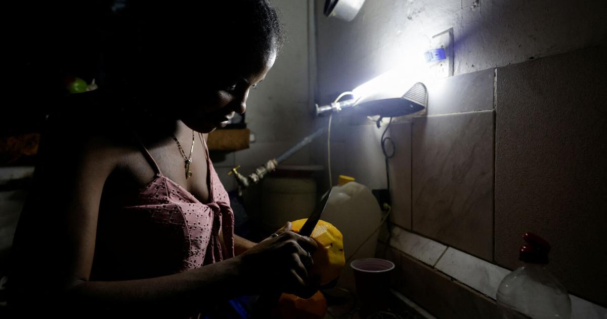 Havana Residents Adapt to Prolonged Blackouts Caused by Failing Infrastructure and U.S. Embargo