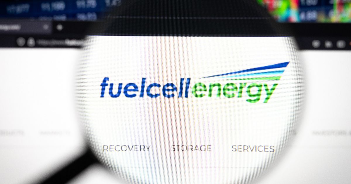 FuelCell Energy stock plunges as $225 million offering raises dilution concerns.