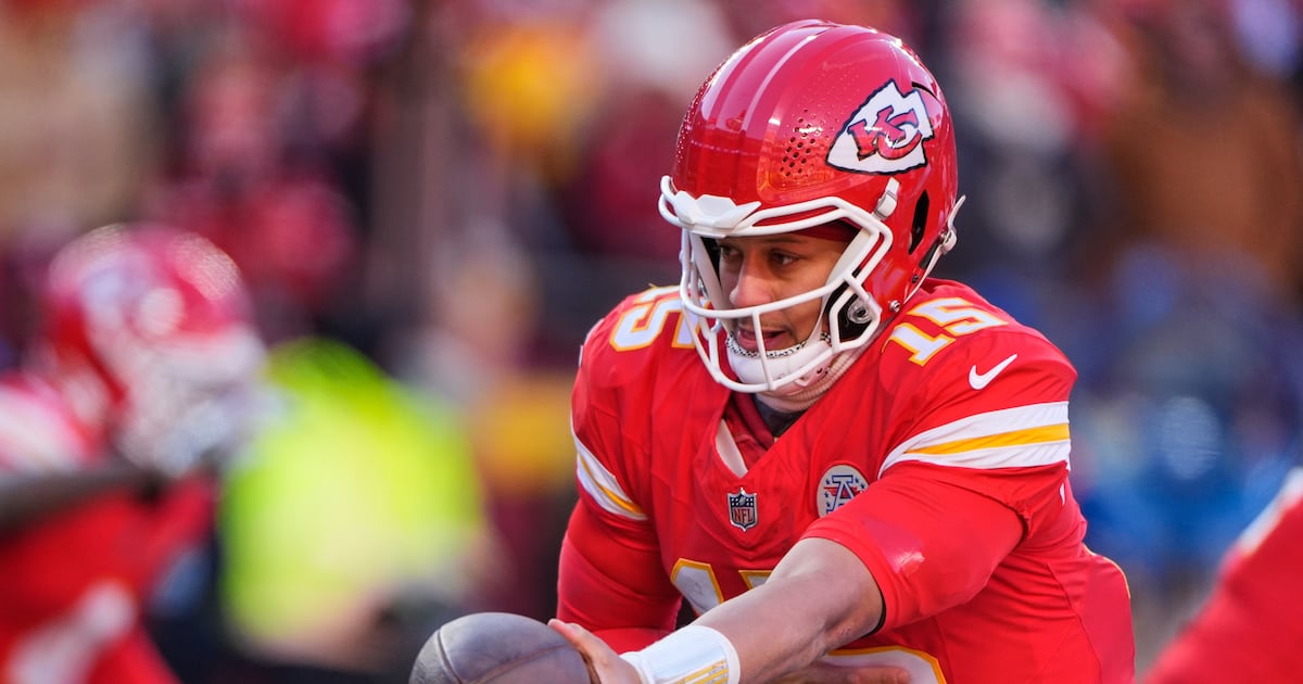 Patrick Mahomes cleared with no limits to begin Chiefs training camp following knee surgery.