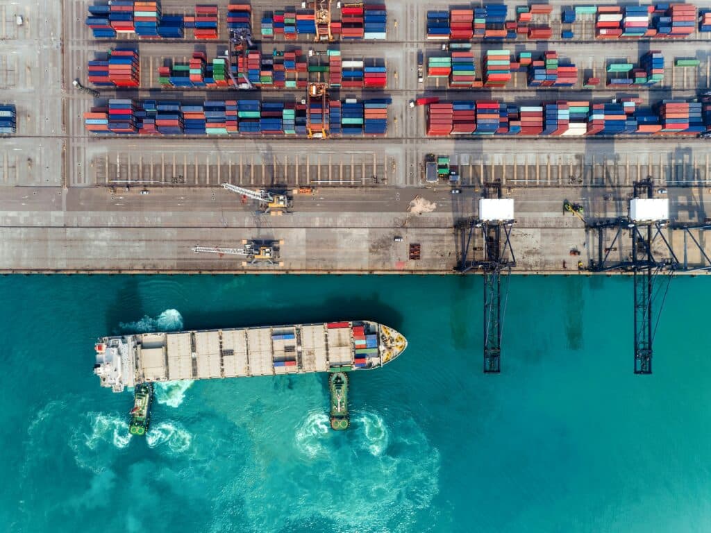 DP World plans new Fujairah port to bypass Hormuz Strait, enhancing UAE trade security.