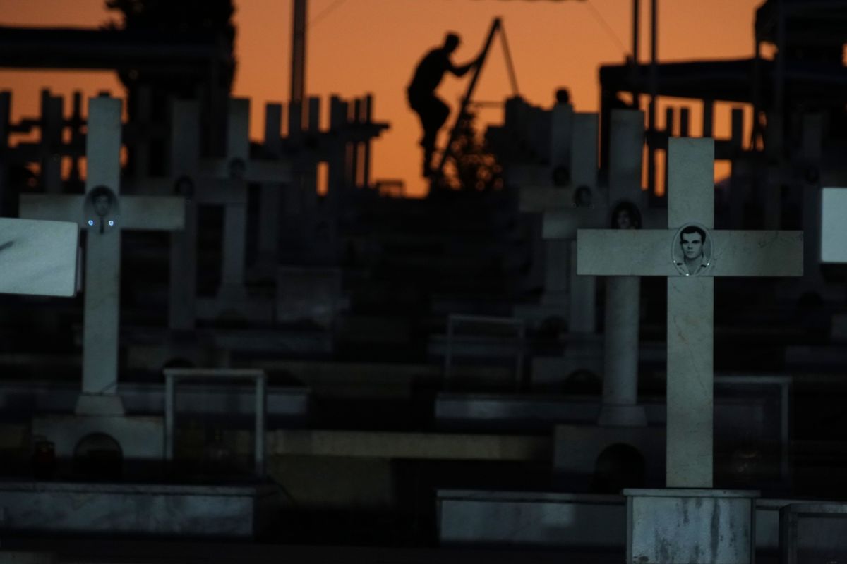 Associated Press photo editors showcase today's top daily images in new gallery